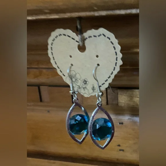 Woman’s round blue topaz stone in the center of silver dangle/ hanging earrings - Picture 2 of 6